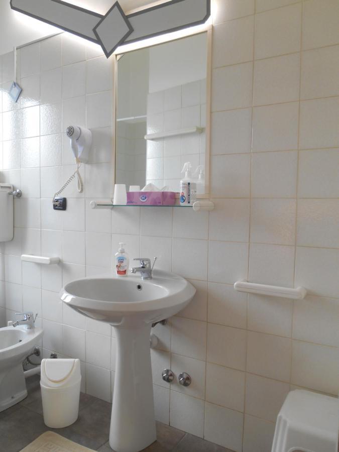 Bed and Breakfast Le Rose Malpensa Busto Arsizio Exterior foto
