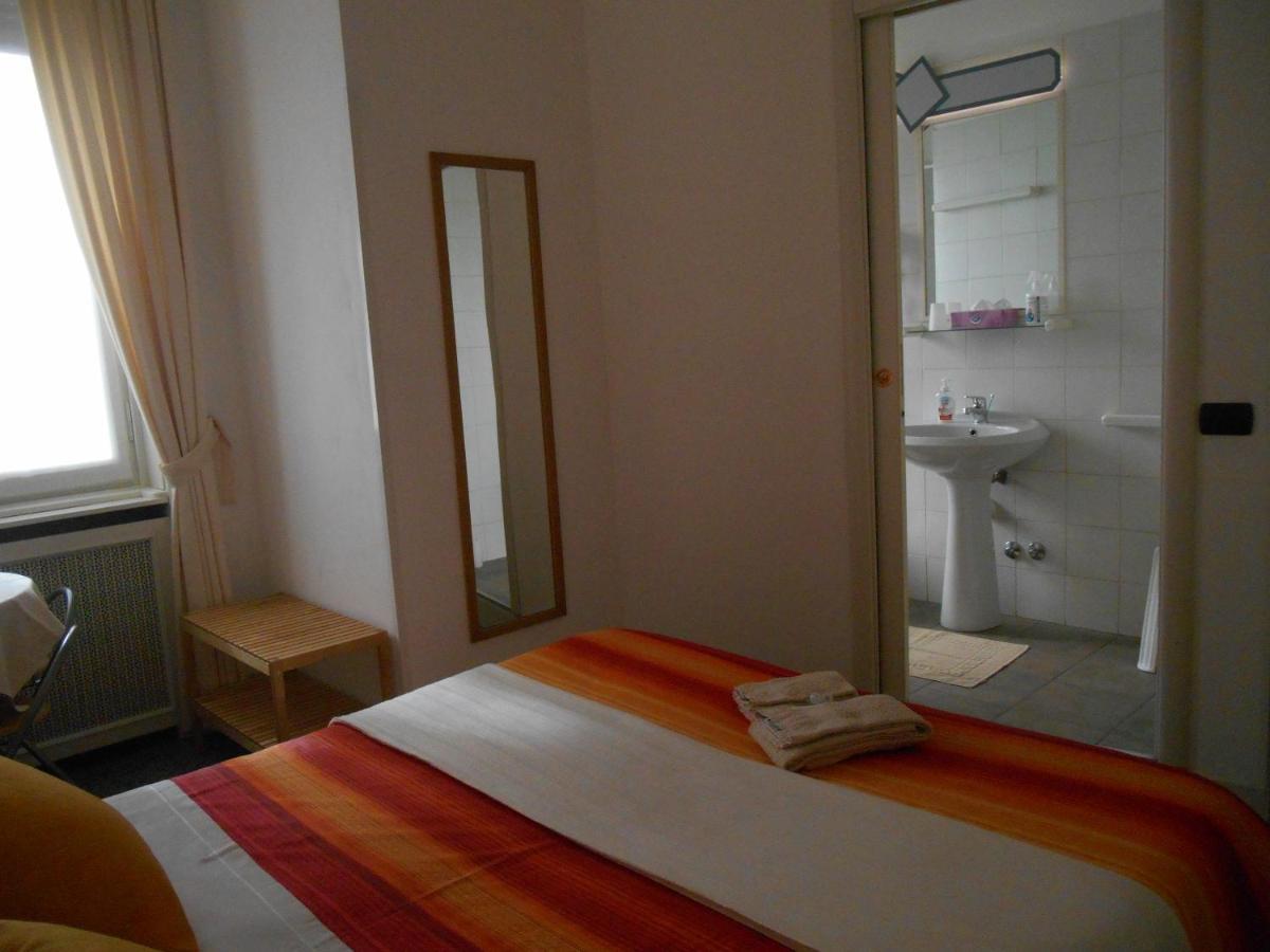 Bed and Breakfast Le Rose Malpensa Busto Arsizio Exterior foto