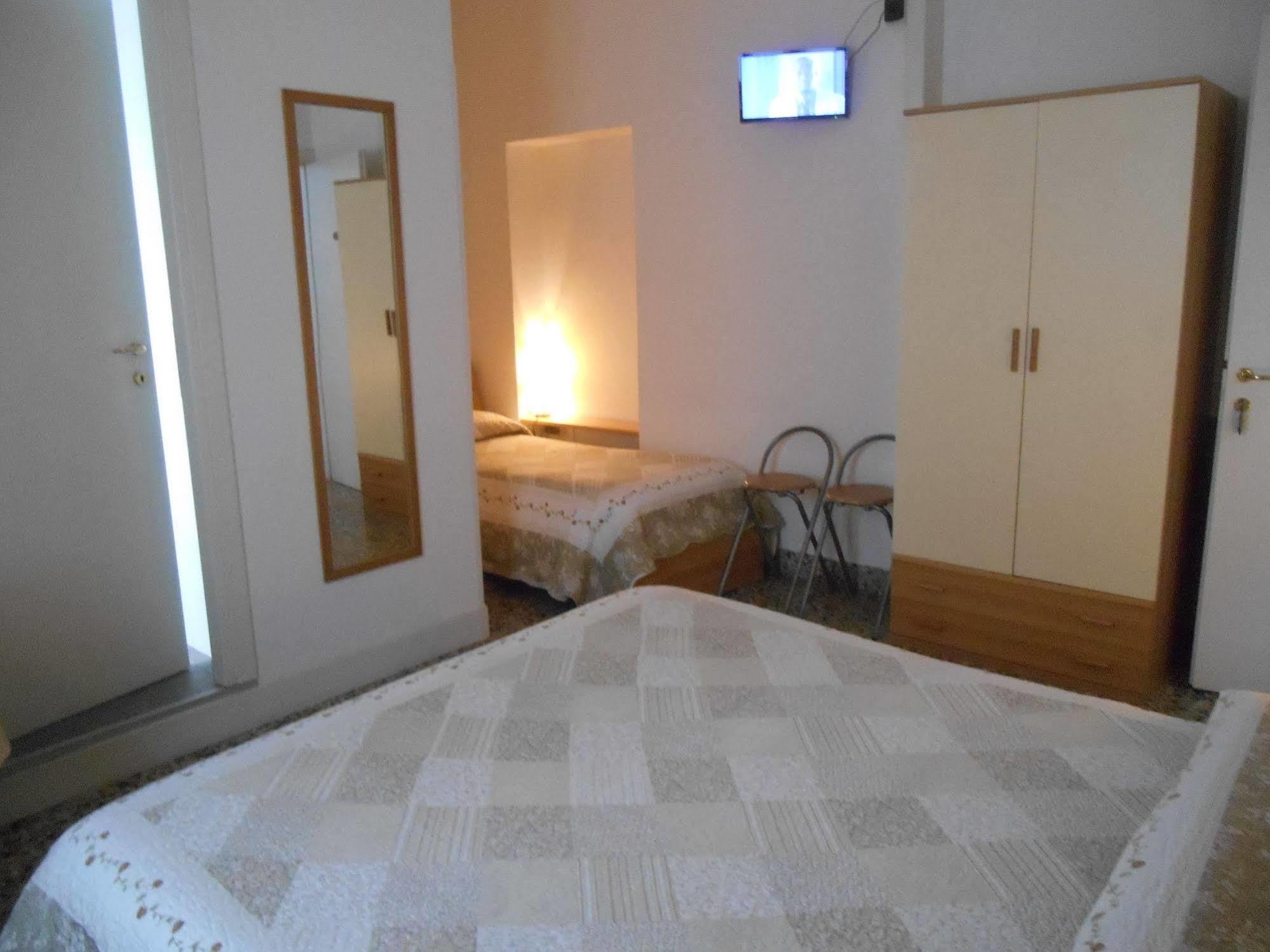 Bed and Breakfast Le Rose Malpensa Busto Arsizio Exterior foto