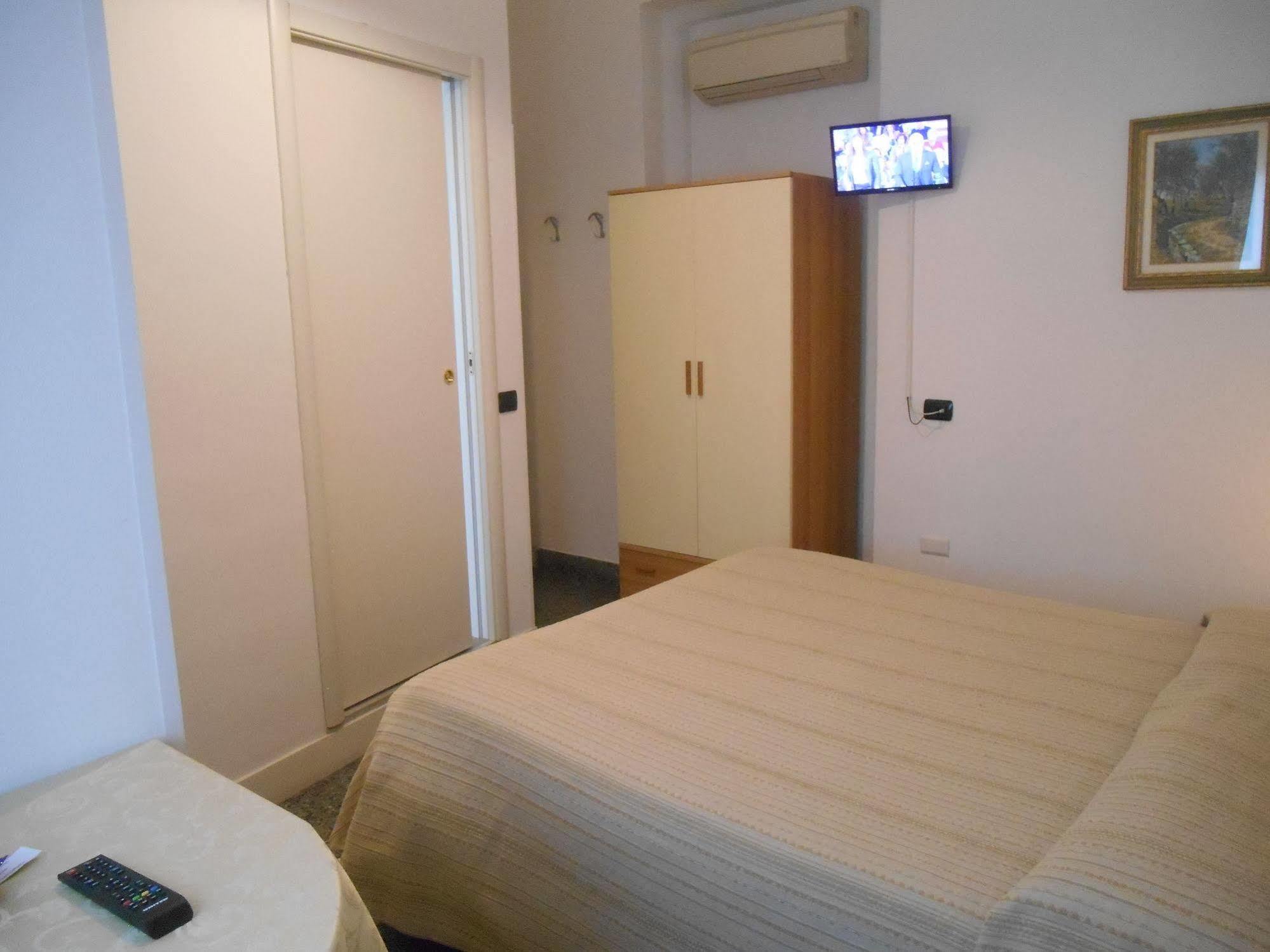 Bed and Breakfast Le Rose Malpensa Busto Arsizio Exterior foto